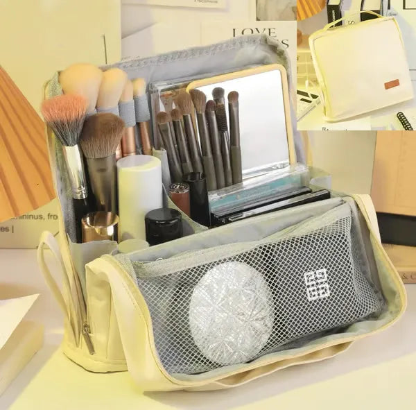 GlamStand – Large Capacity Standing Makeup Bag